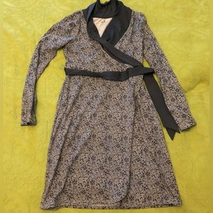Athleta Gray patterned wrap dress. Size S.